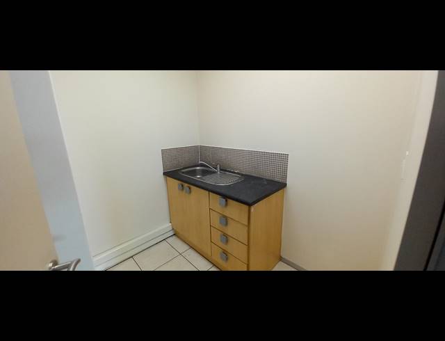 1,609M² OFFICE TO LET IN WOODMEAD